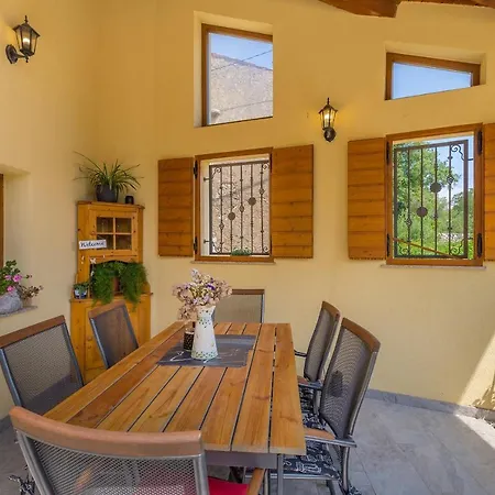 بيت للعطل House Svjetlana